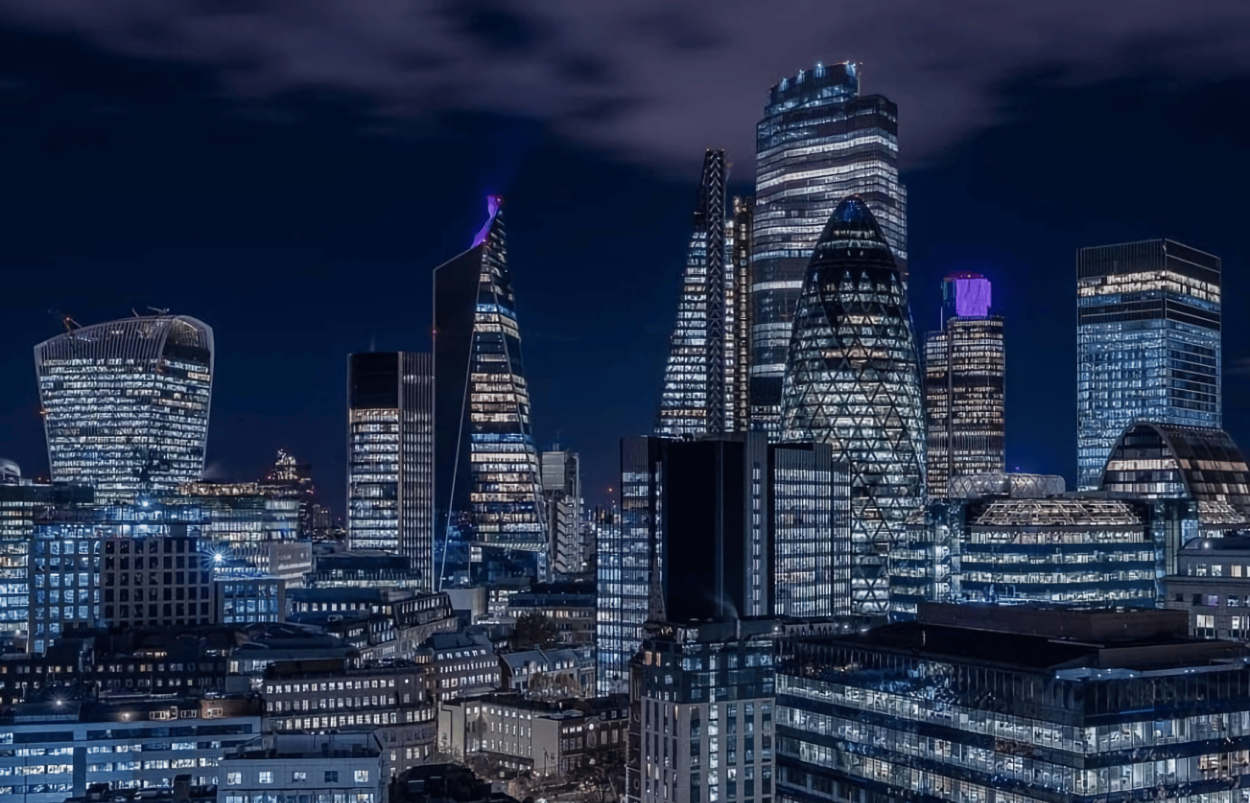 6qq301tekb810w3lvt90iffLondon-at-night-1024x845SREZ-e1676379463193